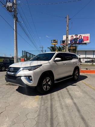 TOYOTA HILUX SW4 2.8 SRX DIAMOND 4X4 7 LUGARES 16V TURBO INTERCOOLER DIESEL 4P AUTOMÁTICO